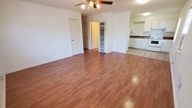 Building Photo - 4110