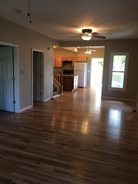 Building Photo - NEWLY RENOVATED 3 bdrm/2 bath - Sharon