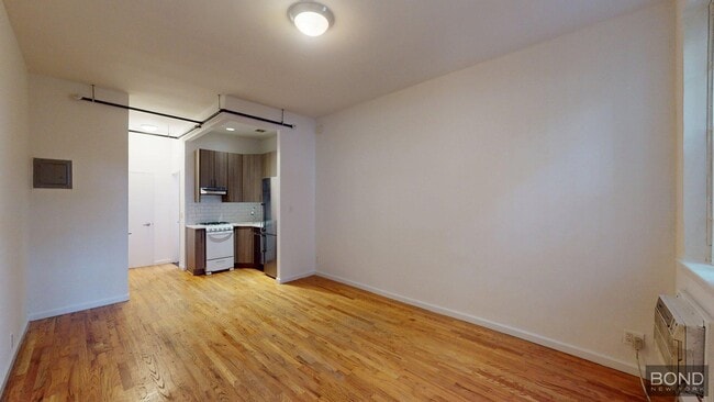 Primary Photo - 347 E 76th St