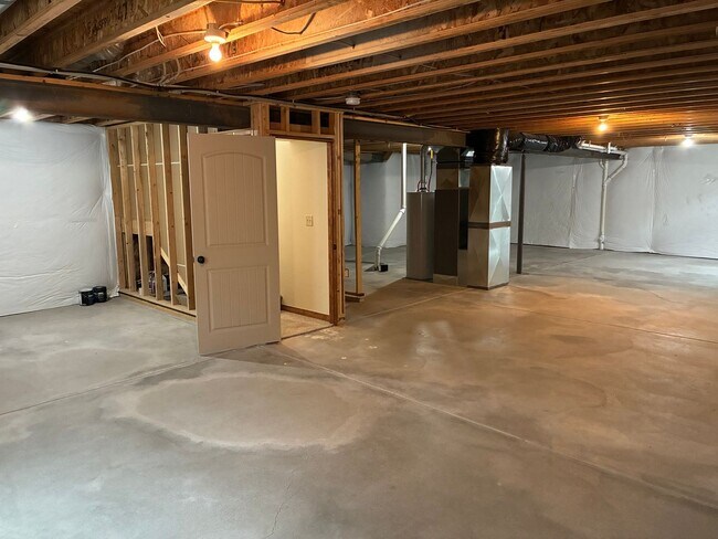 Building Photo - Beautiful 3 bedroom, 2 Bath Ranch with Attached 2 Car Garage and Fenced In Yard-The Meadows in We...