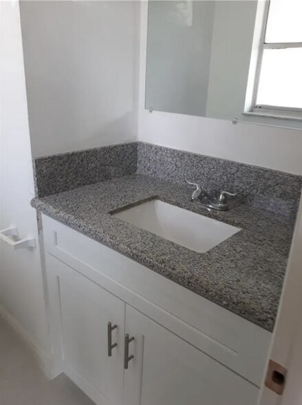 Building Photo - 4158 SW 66th Way