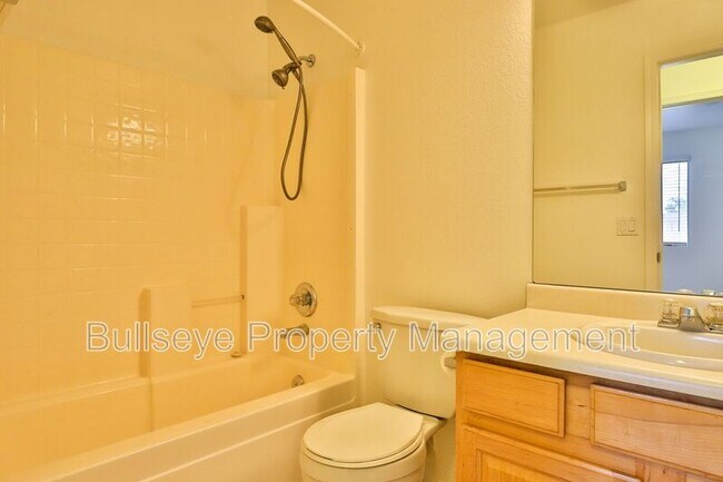 Building Photo - 1697 N La Fresa Dr