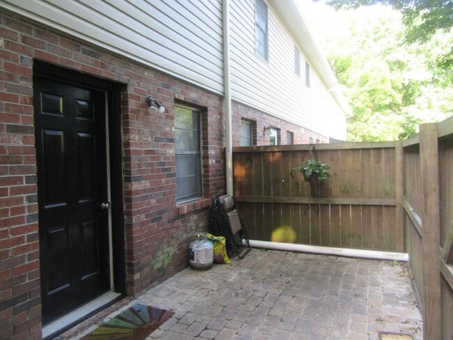 Building Photo - 415 Parkdale Dr