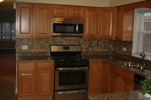 Building Photo - 826 E Capri Dr