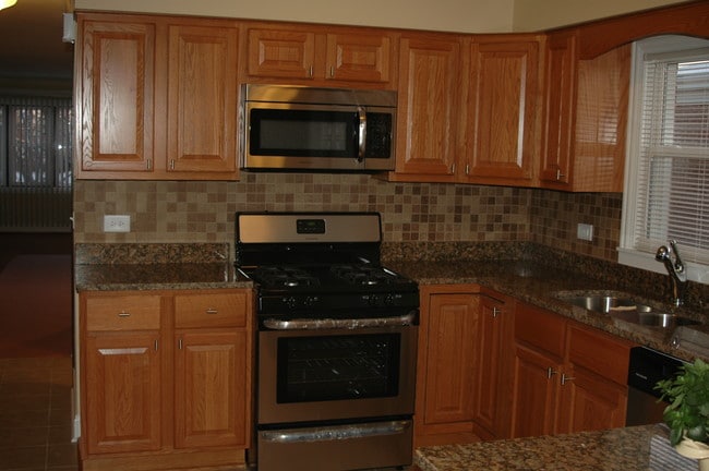 Building Photo - 826 E Capri Dr