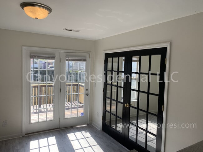 Building Photo - Recently Renovated!! Beautiful 2 bedroom with den!!