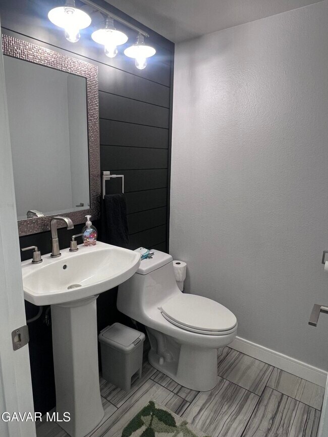 Building Photo - 39357 Landmark Ct