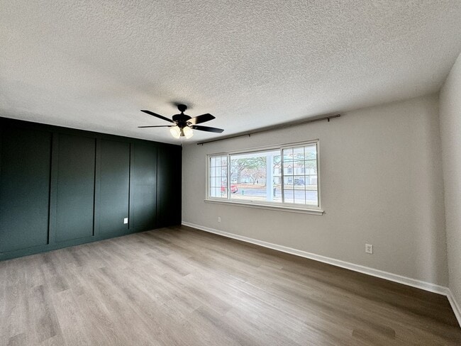 Building Photo - Fully-Renovated Ranch Home Available 03-19-26! Fenced Backyard - Pet Friendly - Washer & Dryer In...