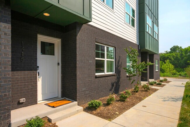 Building Photo - 1405 Napoleon St