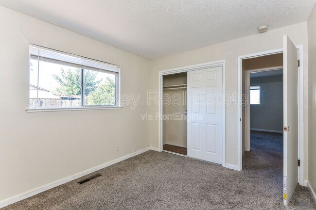 Building Photo - 1249 Ventura Dr