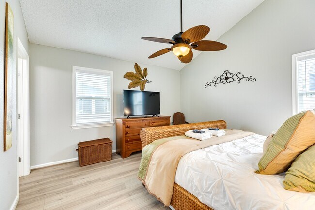 Building Photo - 16614 Bermuda Way