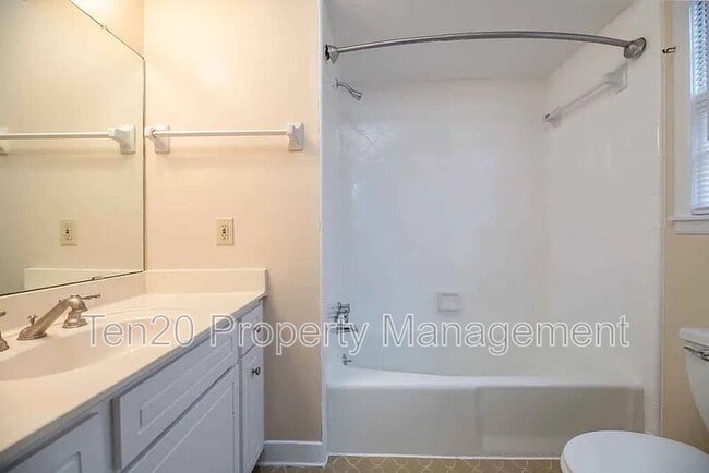 Building Photo - 5207 Grady Dr