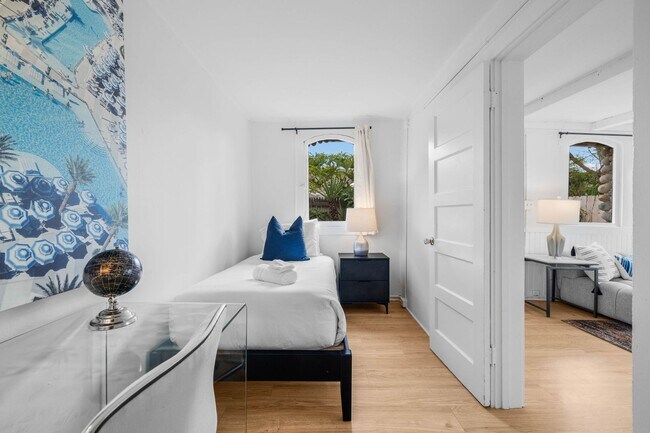 Building Photo - 344 Bonair St