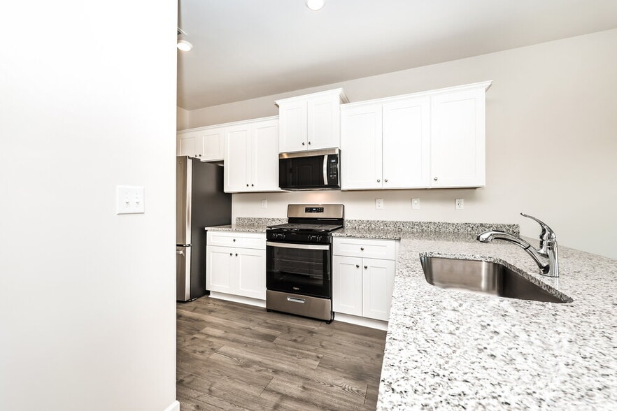 Building Photo - 3325 Quintana Dr