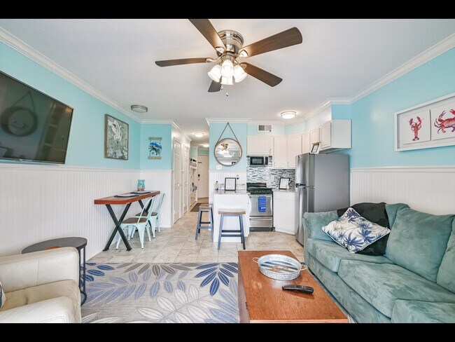 Building Photo - 6102 Seawall Blvd