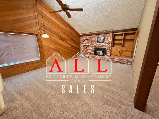 Building Photo - 8009 Dos Rios Way