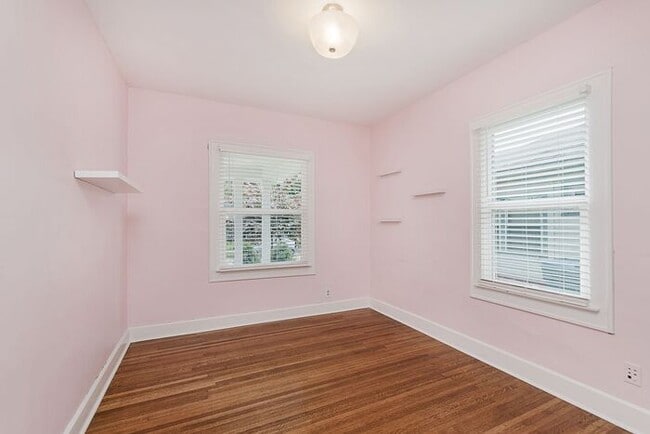 Building Photo - Charming, Fully Updated Broad Ripple Gem!