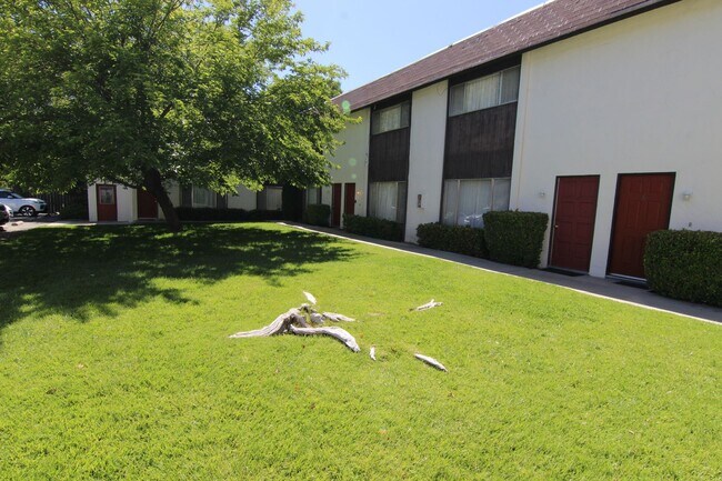 Primary Photo - 2 bedrooms, 1.5 bath townhouse apartment