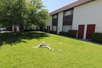 Building Photo - 2 Bedrooms, 1.5 Bathrooms