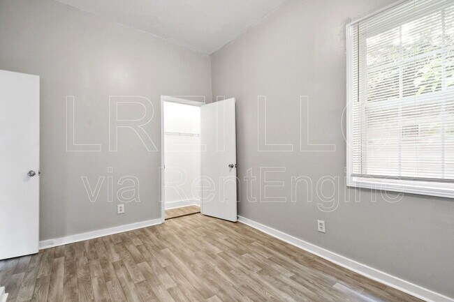 Building Photo - 2209 St Louis Ave