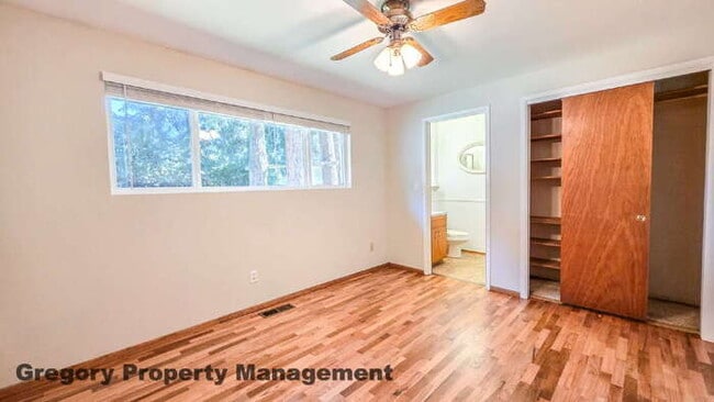 Building Photo - Edmonds Rambler – Prime Location & large back yard!