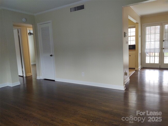 Building Photo - 910 McAlway Rd