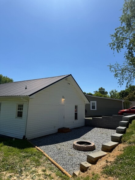 Building Photo - 1107 Miller St