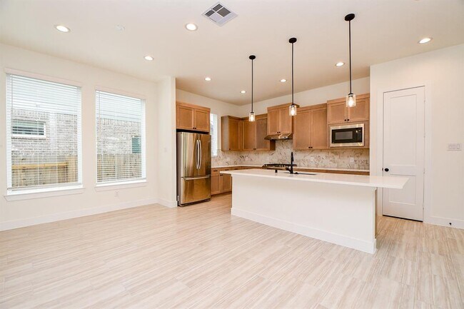 Building Photo - 7319 Bayberry Crescent Ln