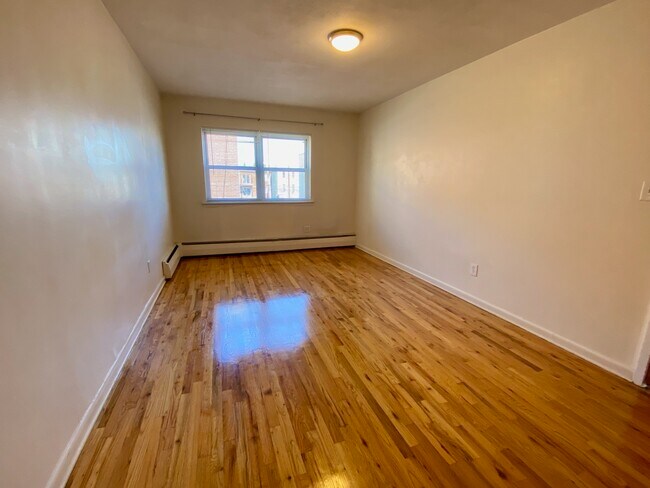 Building Photo - 3554 33rd St