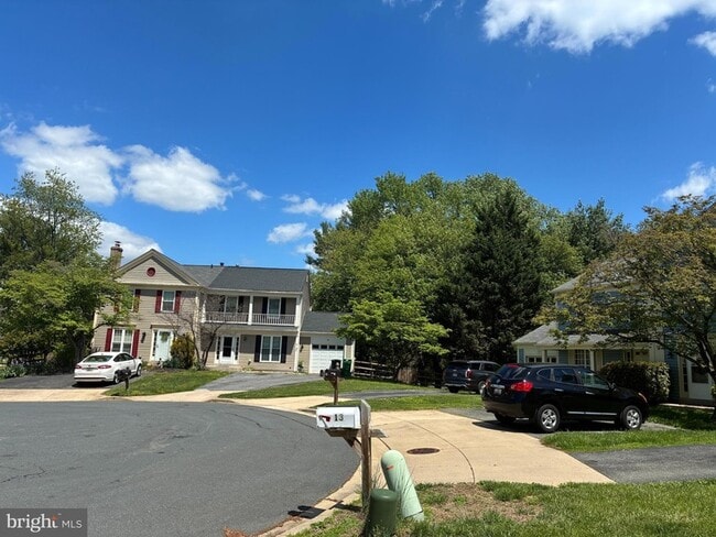 Building Photo - 11 Noblewood Ct