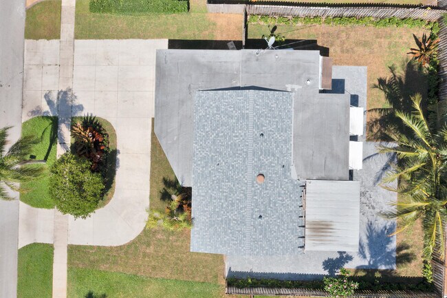 Building Photo - 921 SE 15th Ct