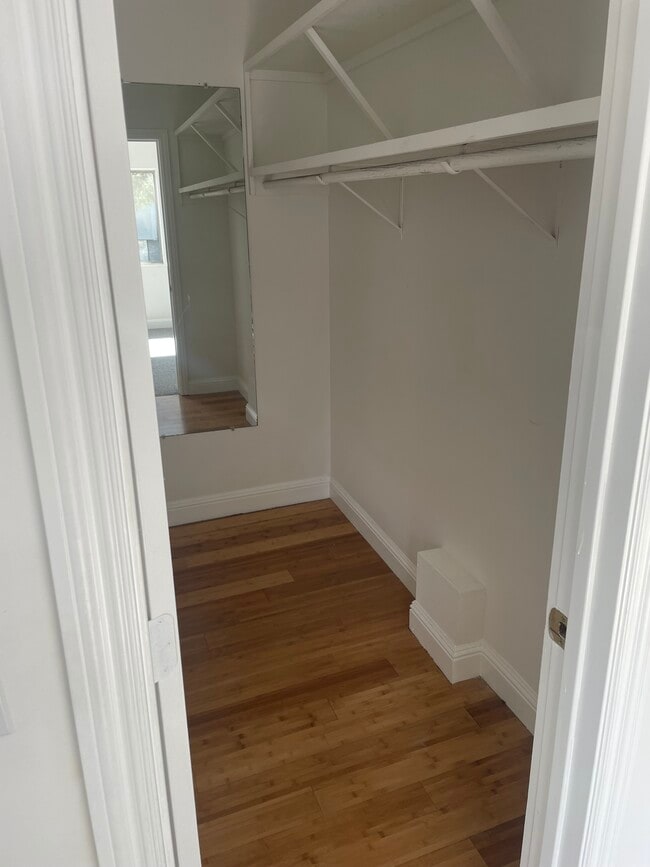 Building Photo - 1811 Verdugo Knolls Dr