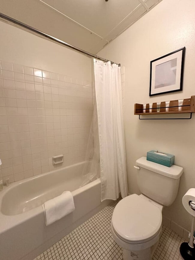 Building Photo - 823 N 2nd St