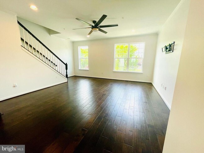 Building Photo - 7120 Beaumont Place