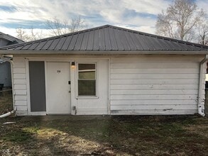 Building Photo - 336 W 6th St