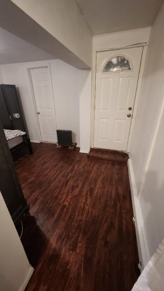 Building Photo - 25-30-30 43rd St