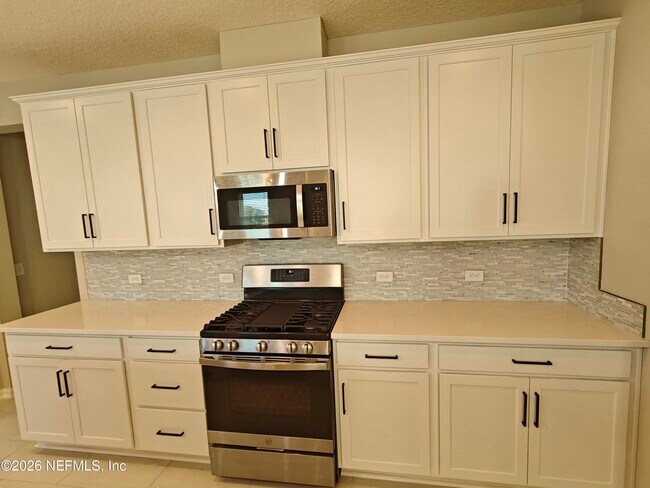 Building Photo - 1876 Amberly Dr