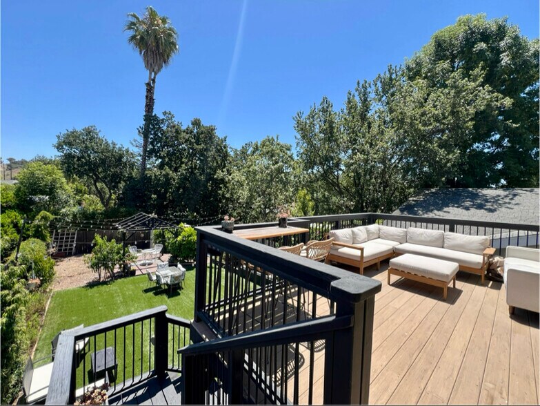 Building Photo - 726 Beall St