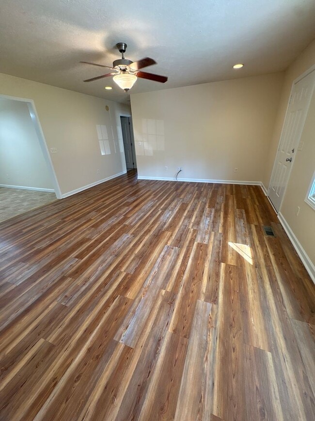 Building Photo - 307 Forrestwood Dr