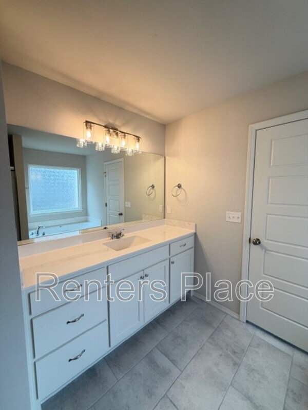 Building Photo - 1813 E Van Buren St