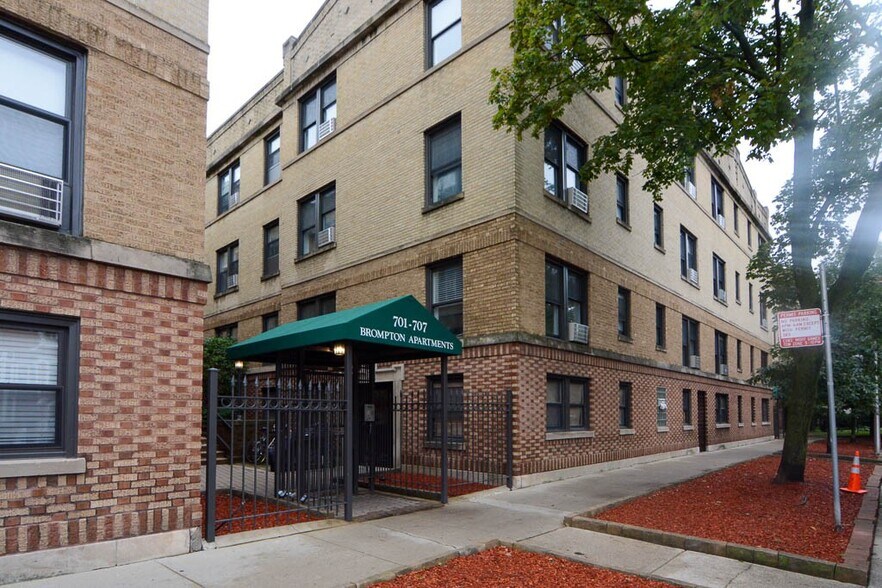 Primary Photo - 714 W Brompton Ave