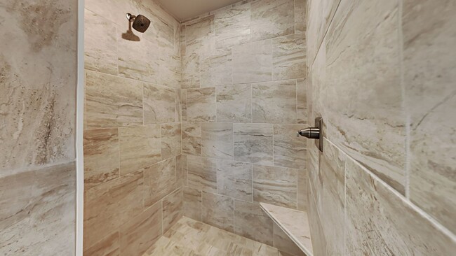 Building Photo - Very nice 3 Bedroom, 2 Bathroom 2 Car gara...
