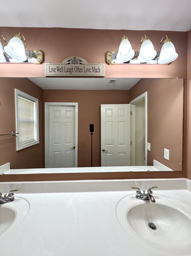 Building Photo - 6314 Mimosa Cir