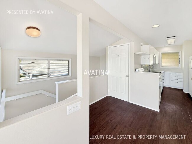 Building Photo - 1266 Manulani St