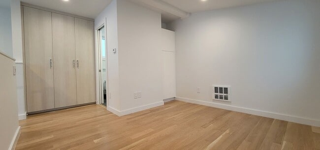 Building Photo - Recently Constructed, Fully Detached, Garden Unit, Utilities Included**