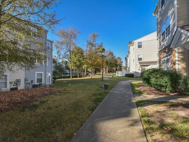 Building Photo - Charming 3BR Townhome in Raleigh