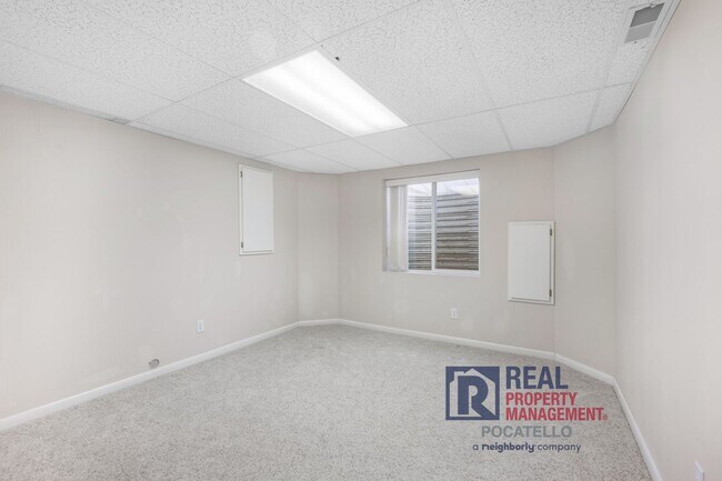 Building Photo - 4 bedroom 3 bathroom - 2 car garage -This is a must see home!