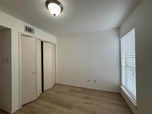 Building Photo - 5711 Sugar Hill Dr