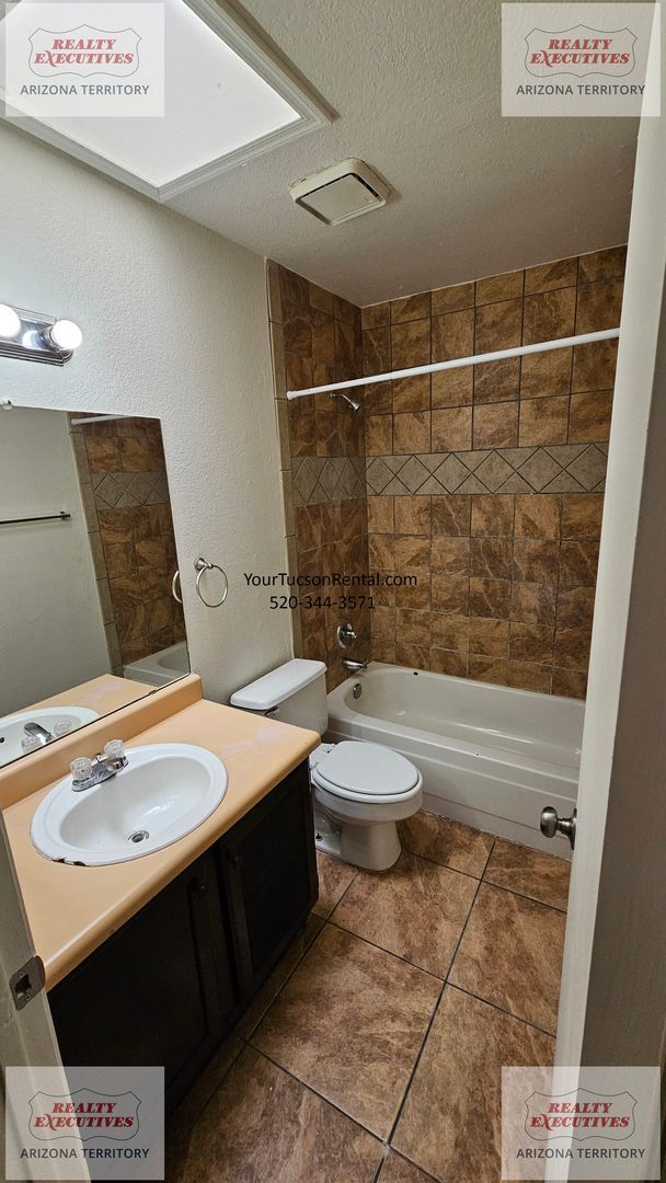 Building Photo - 1st Ave & Irvington Rd area 3 bedroom with AC