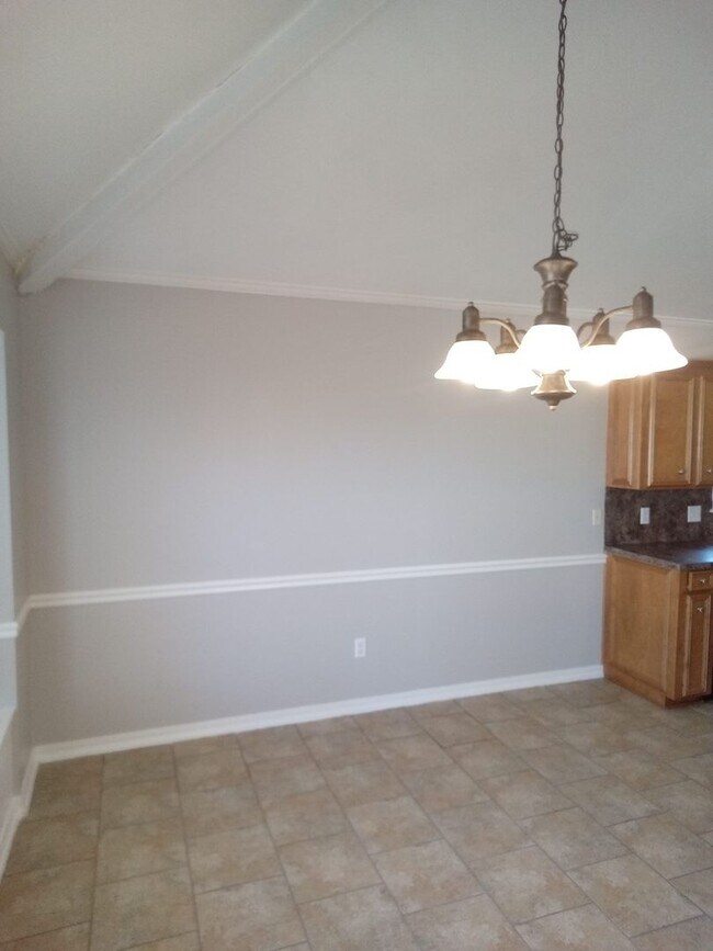 Building Photo - South Bossier Beauty!
